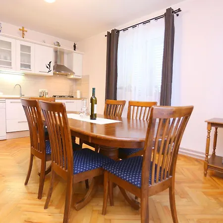 Dgm Apartment Vrsi